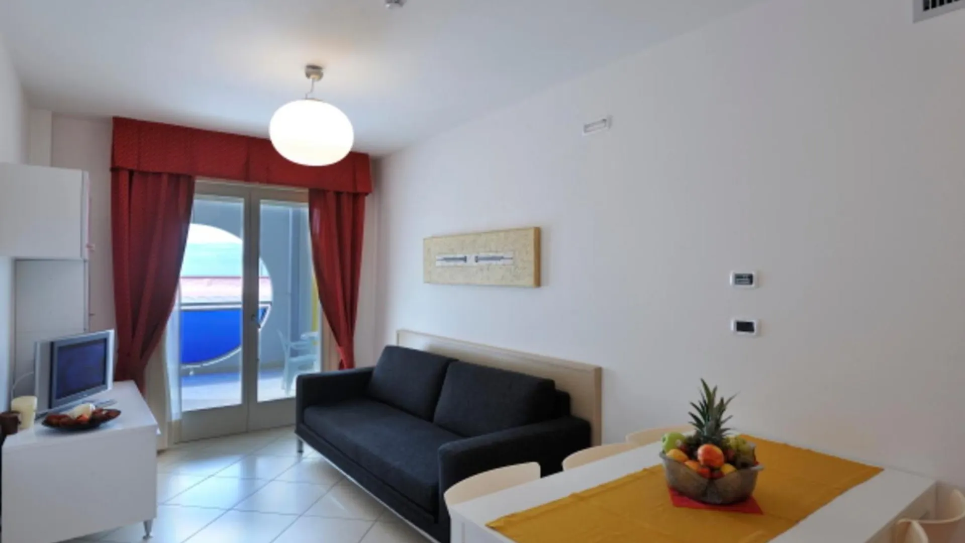 Comfortable Flat With Sea View In 비비오네 아파트